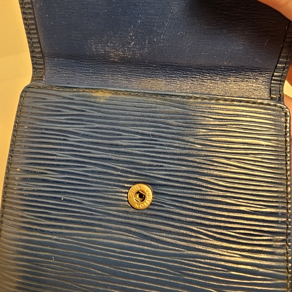 LOUIS VUITTON Blue Epi Wallet - Unisex - Picture 12 of 14